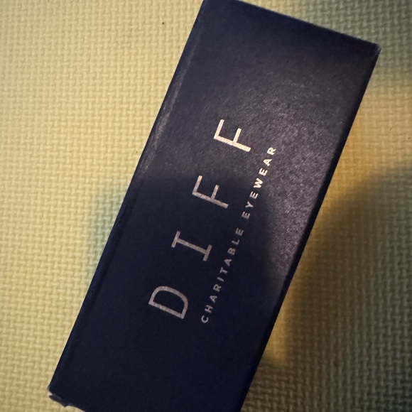 Diff Sunglasses - Picture 3 of 3